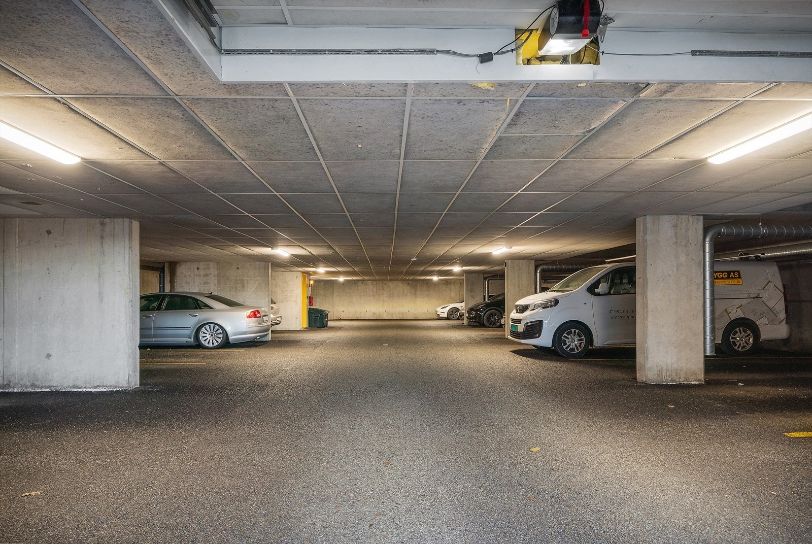 - Felles garasjeanlegg. Det er installert 4 elbilladere i garasjen - Galleribilde