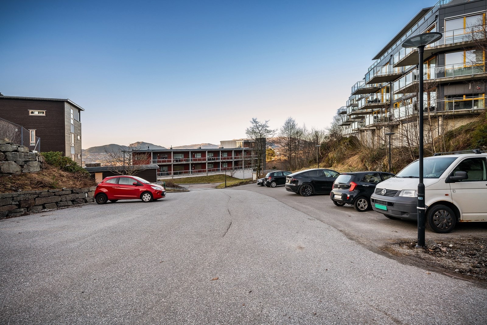- Felles parkeringsplass utvendig - Galleribilde