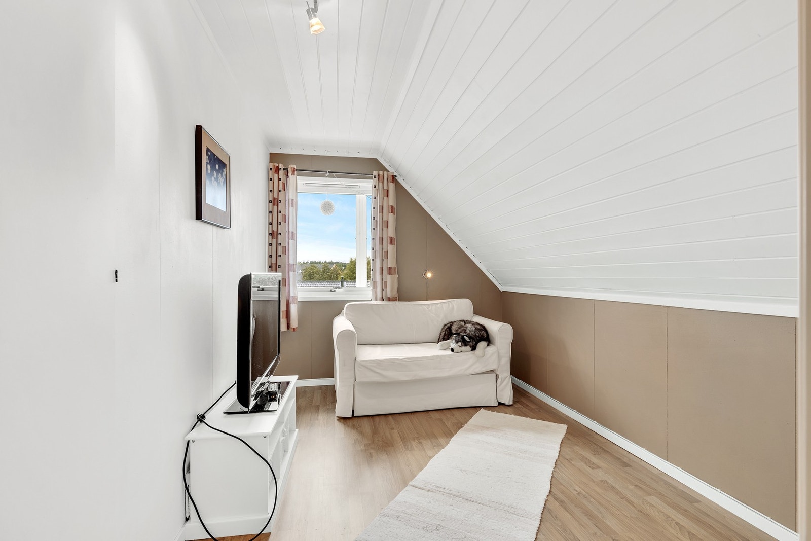 Soverom 2 er på 8,6 kvm. Galleribilde