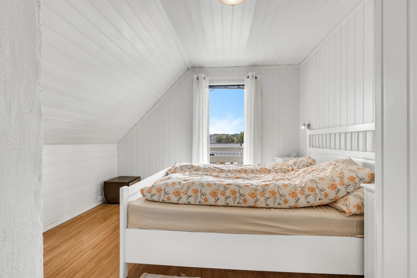 Hovedsoverommet er på 10,1 kvm og har egen utgang til balkong, Galleribilde