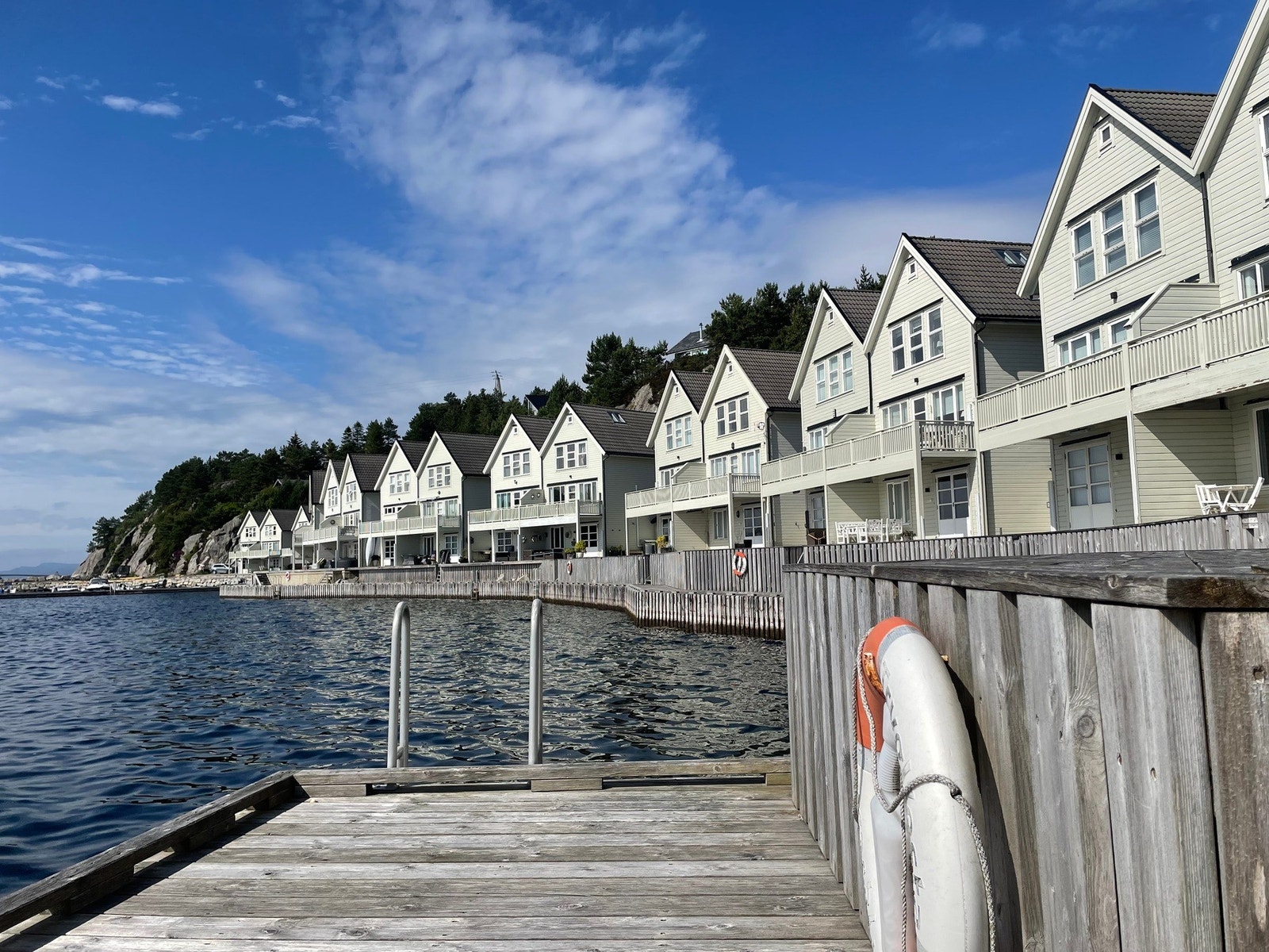 Her er godt naboforhold, med naboer både fra Bergen og Austevoll. Galleribilde