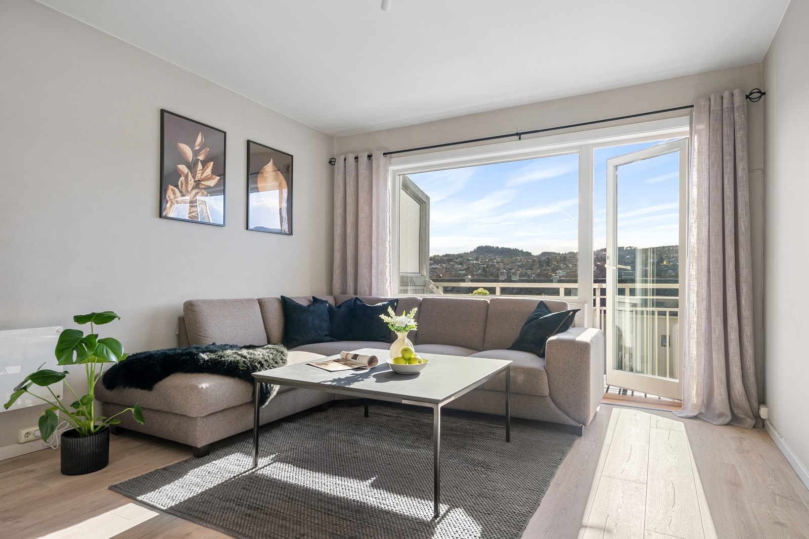 Leiligheten befinner seg i 6.etasje og har et bruksareal på totalt 66 kvm. Galleribilde