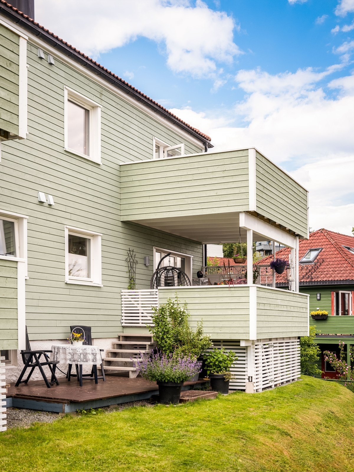 Ny utvendig kledning og etterisolering i 2022 og ny veranda i 2022. Galleribilde