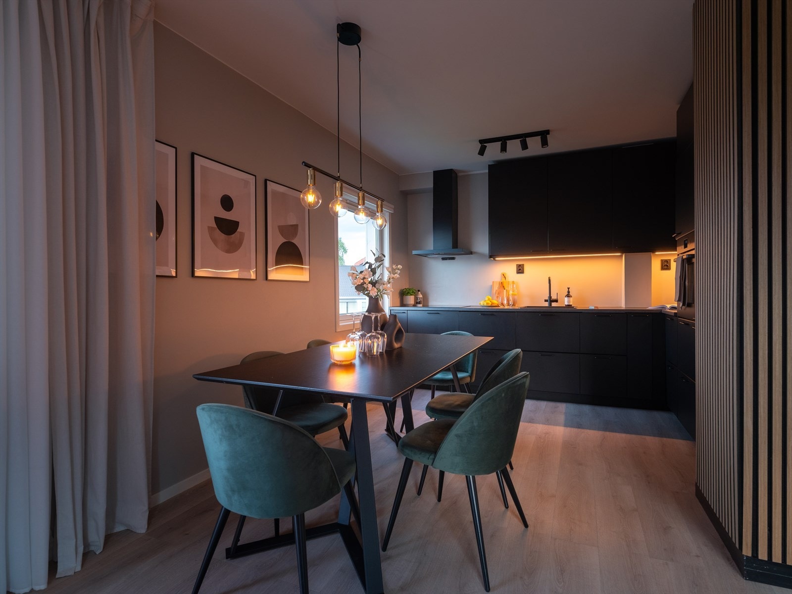 God lyssetting gir en fin atmosfære på kveldstid. Galleribilde