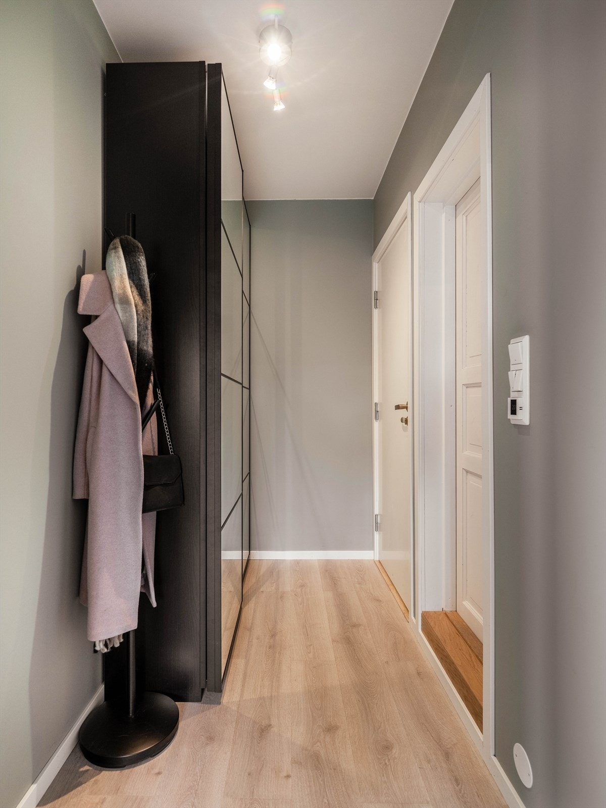 Entré fører deg til stue/kjøkken området. Galleribilde