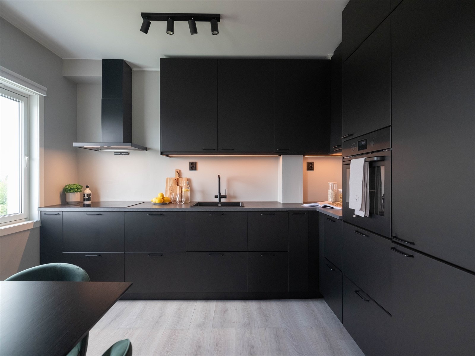 Lekkert kjøkken som ble pusset opp i 2022. Galleribilde