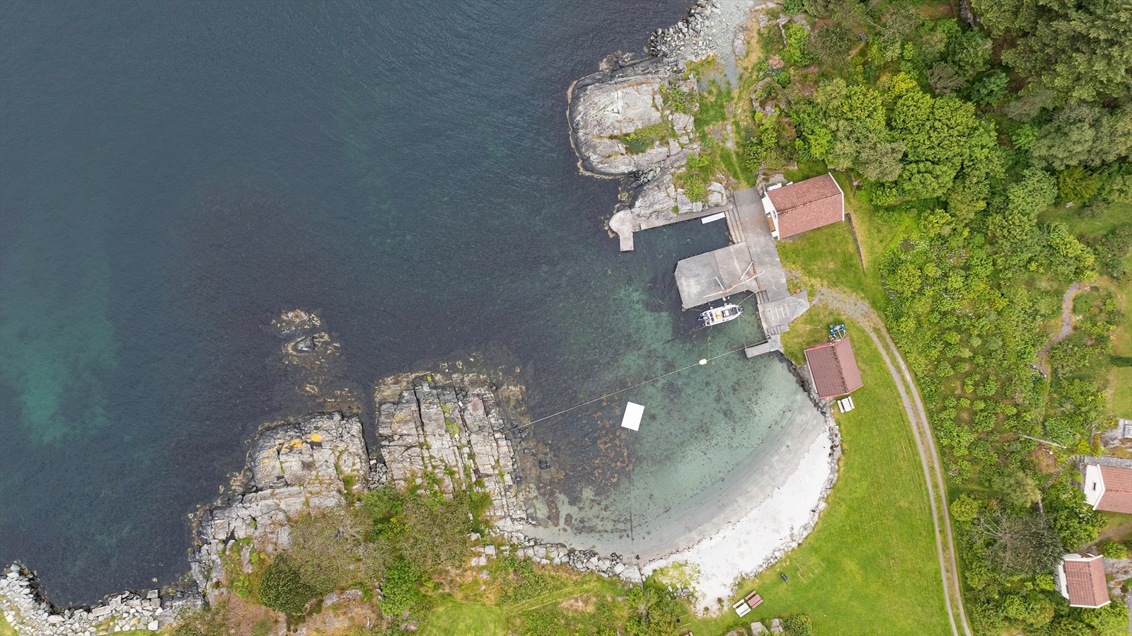 Flotte Jonstranda med herlige bademuligheter Galleribilde