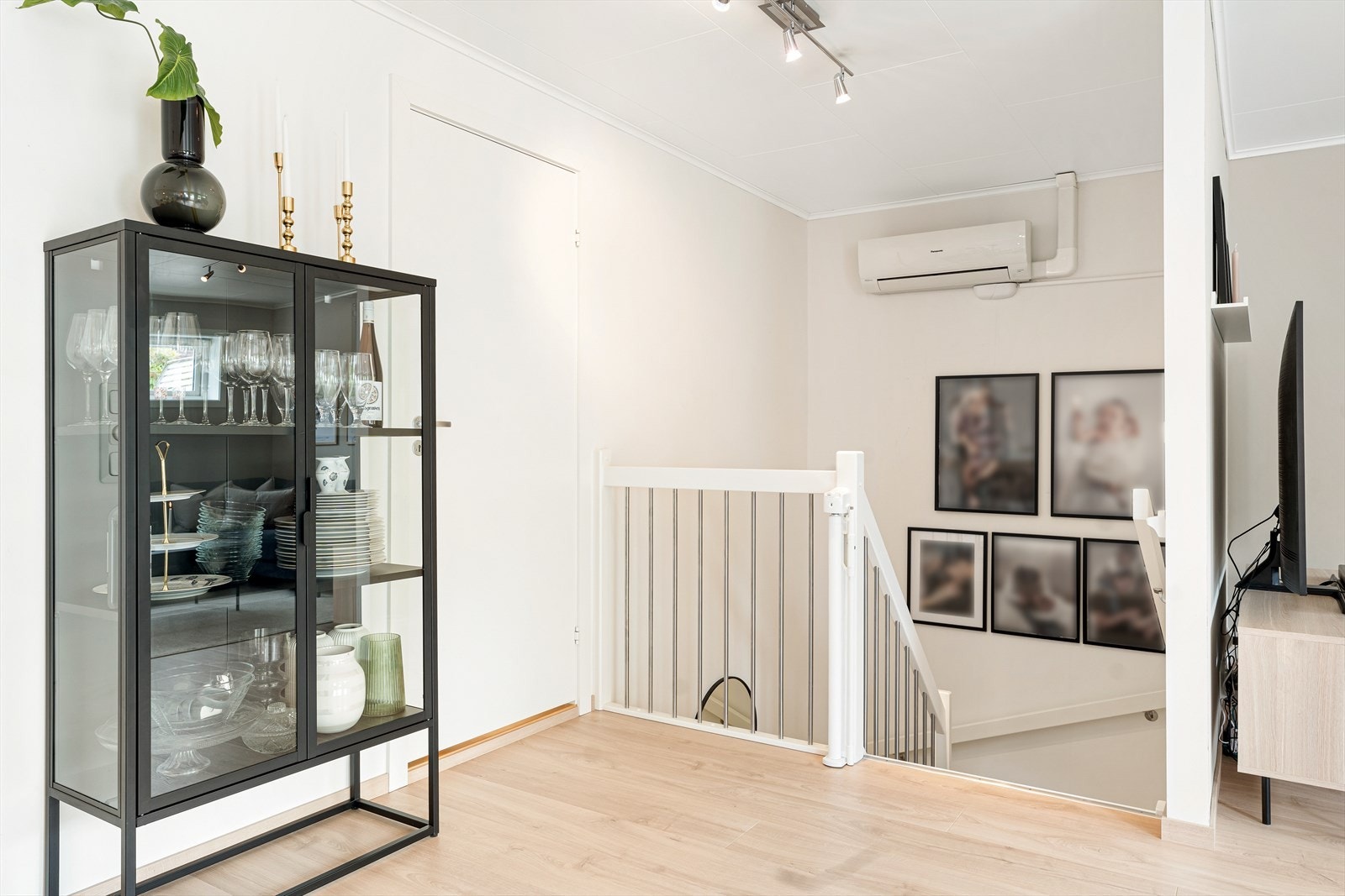 Det er montert varmepumpe fra 2012 (fungerer kun på varme, ikke på kjøling) Galleribilde