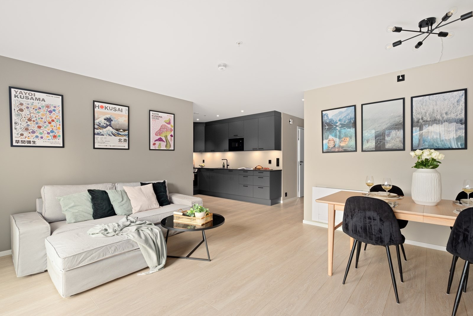 Stue/kjøkken. Galleribilde