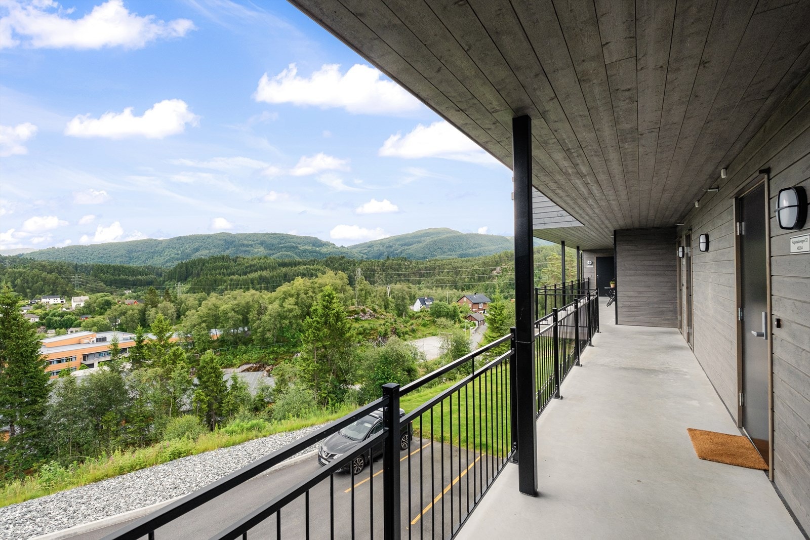 Inngangsparti. Adkomst via både trapp og heis. Galleribilde