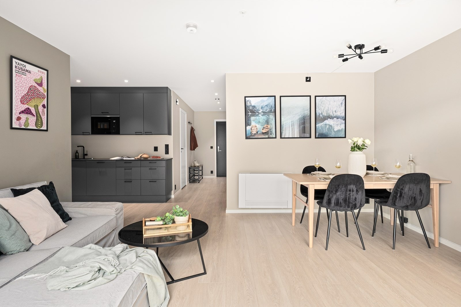 Aktiv Eiendomsmegling v/ Nika Nasibi har gleden av å presentere Fugledalsvegen 53. Galleribilde