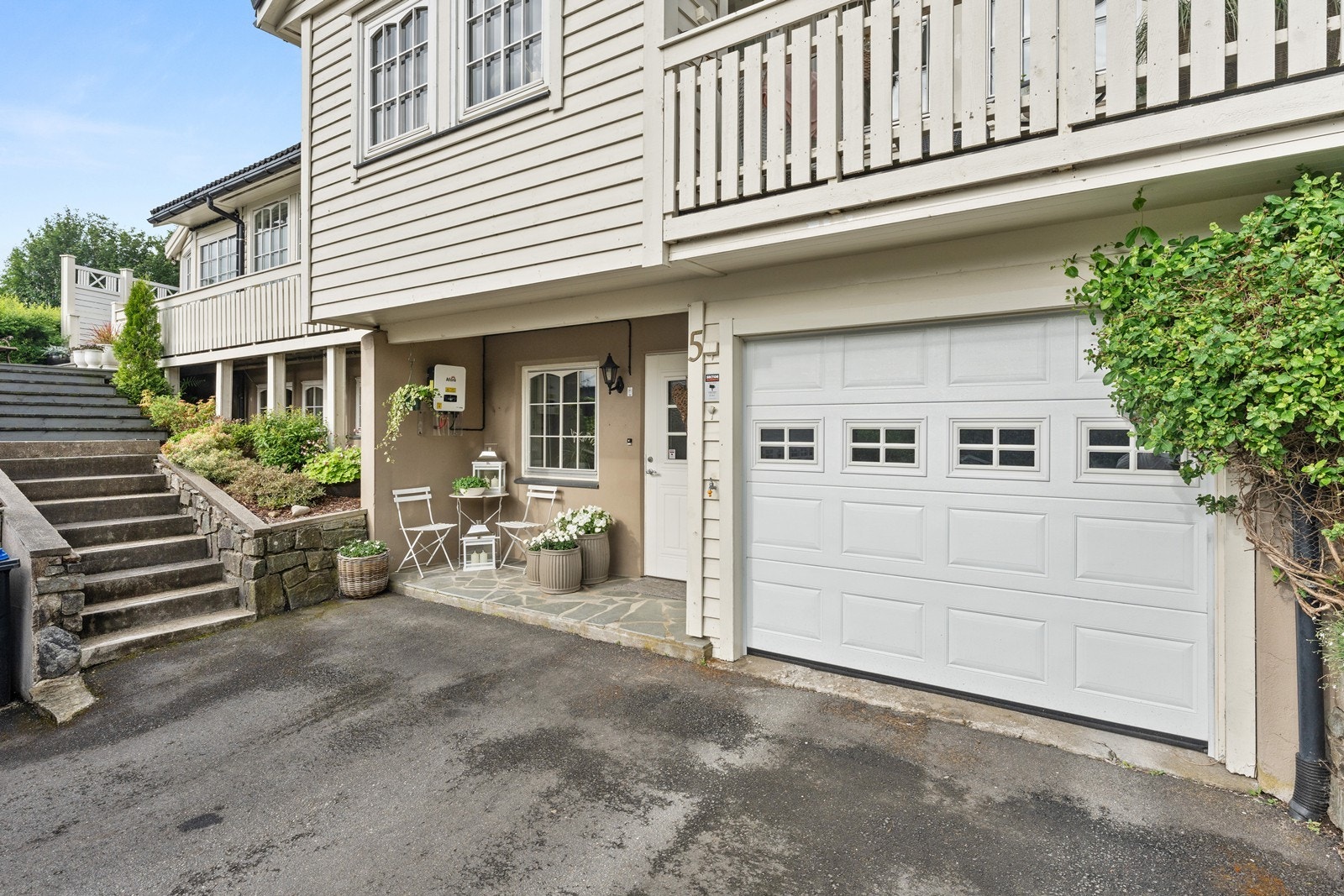 Hele uteområdet er pent opparbeidet. Galleribilde