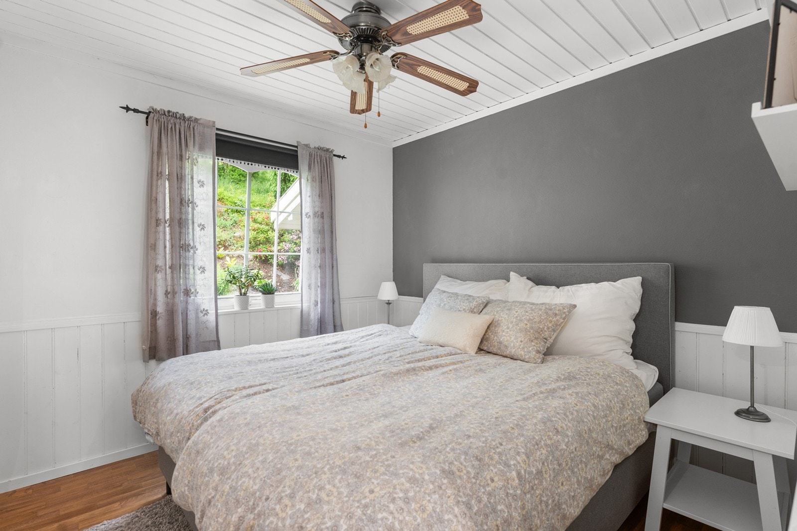 Hovedsoverom - her er muligheter for en åpen løsning/ dør inn mot bod for å lage walk in closet om ønskelig Galleribilde