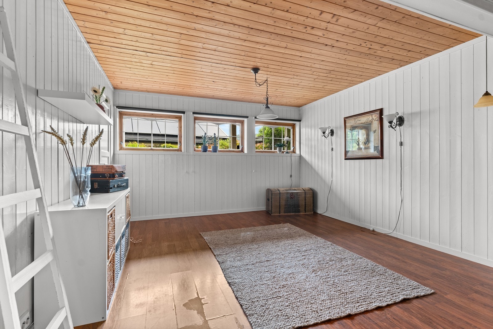 Kjellerstue - vi gjør oppmerksom på at gulvet må beregnes byttes etter tidligere skade Galleribilde