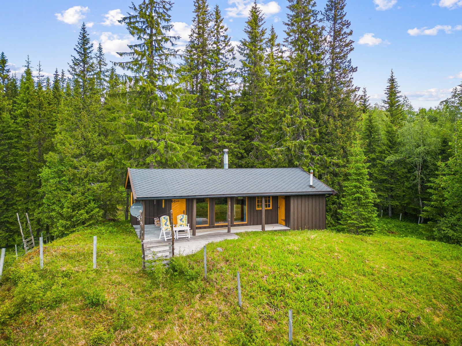 Shingel skiftet på tak ca. 2010 ifølge eier Galleribilde