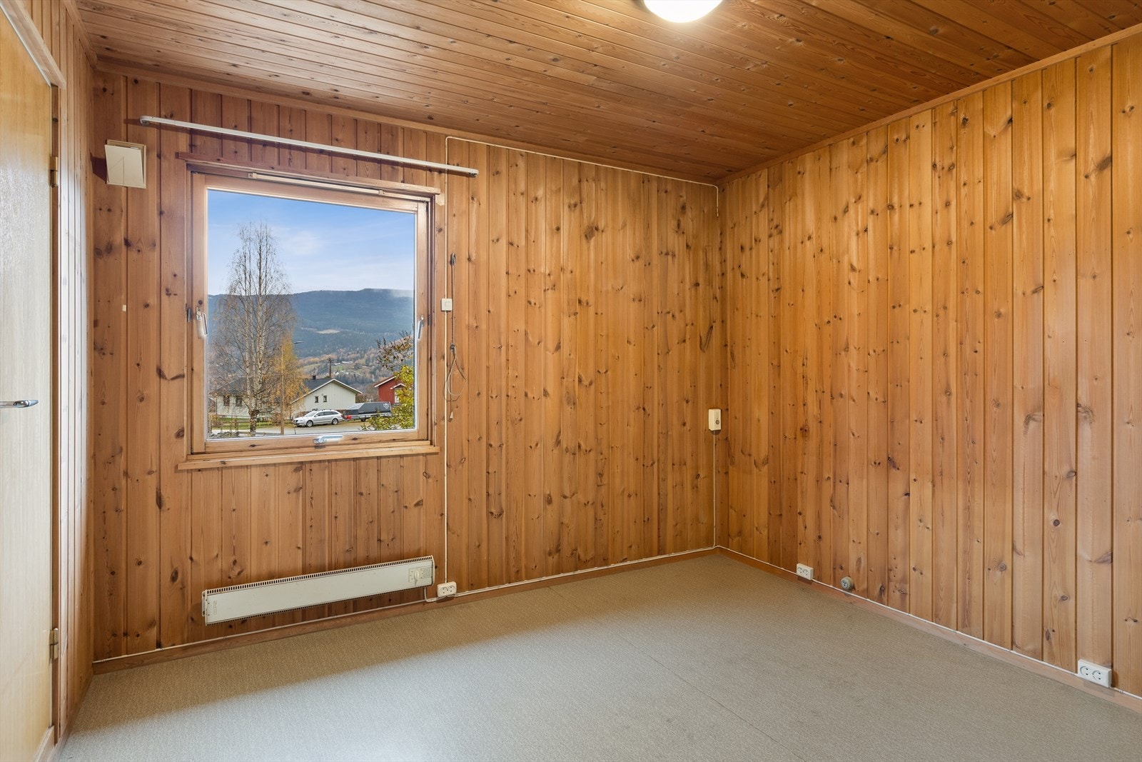 Garderobeløsninger og plass til seng og tilhørende møblement på alle soverom. Galleribilde