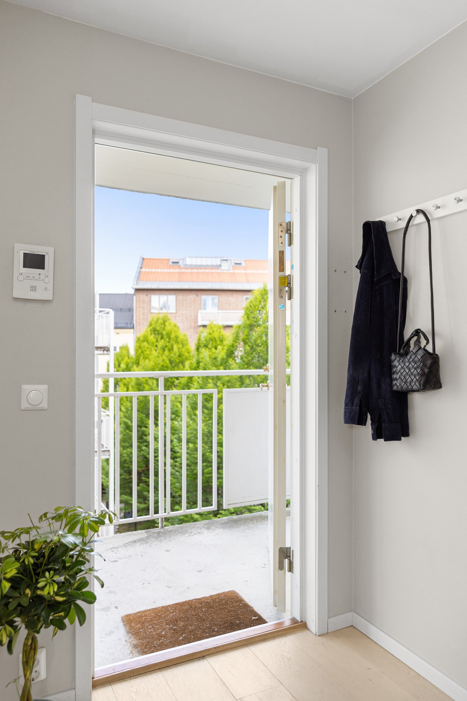 - Inngang rett ved heis - Galleribilde
