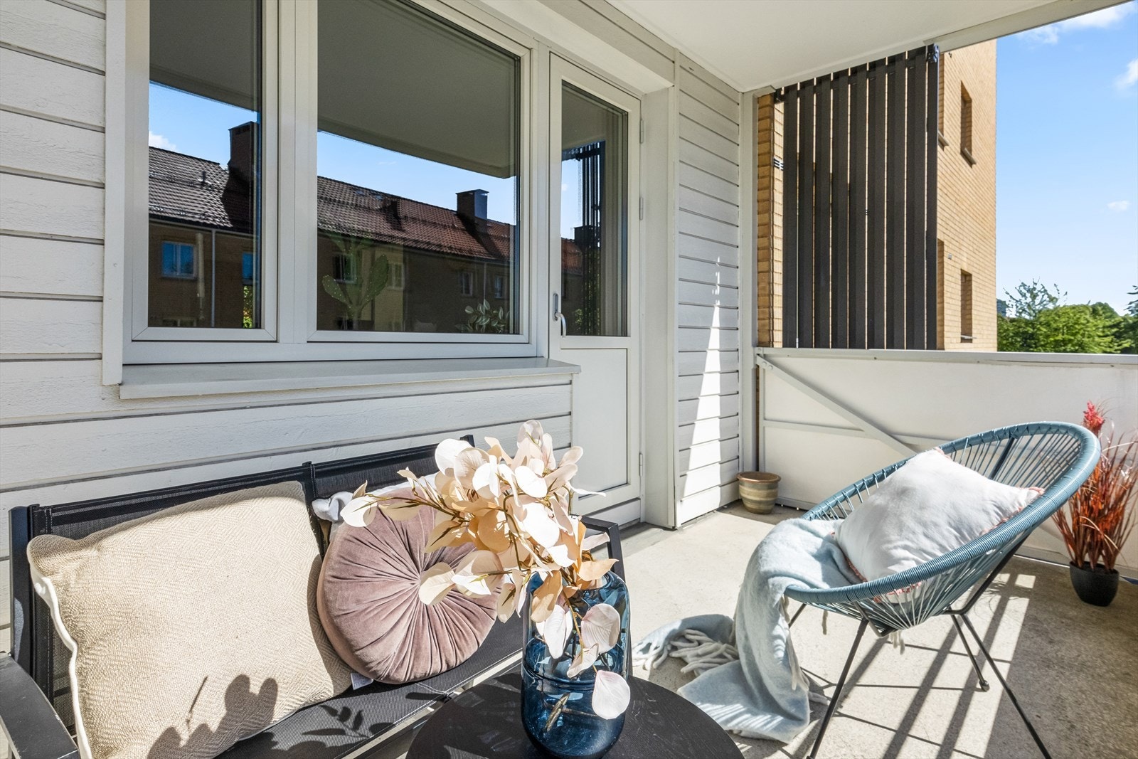 Her er det god plass til å innrede med både sittegruppe, grill og annet ønskelig møblement. Galleribilde