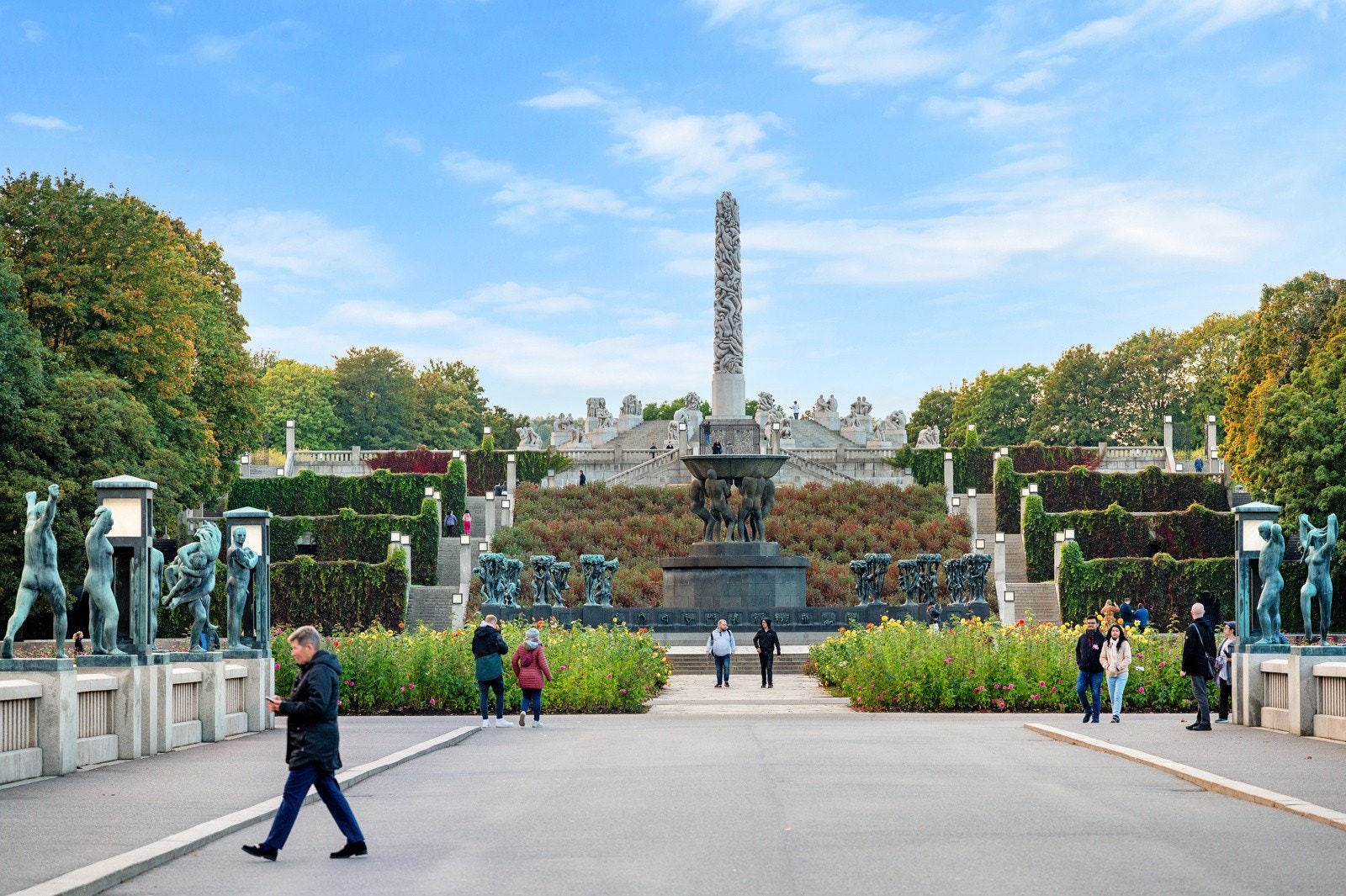 Frognerparken ligger ca. 12 minutters gange fra boligen, og inneholder populære Frognerbadet, Frogner stadion og skulpturanlegget Vigelandsparken. Galleribilde