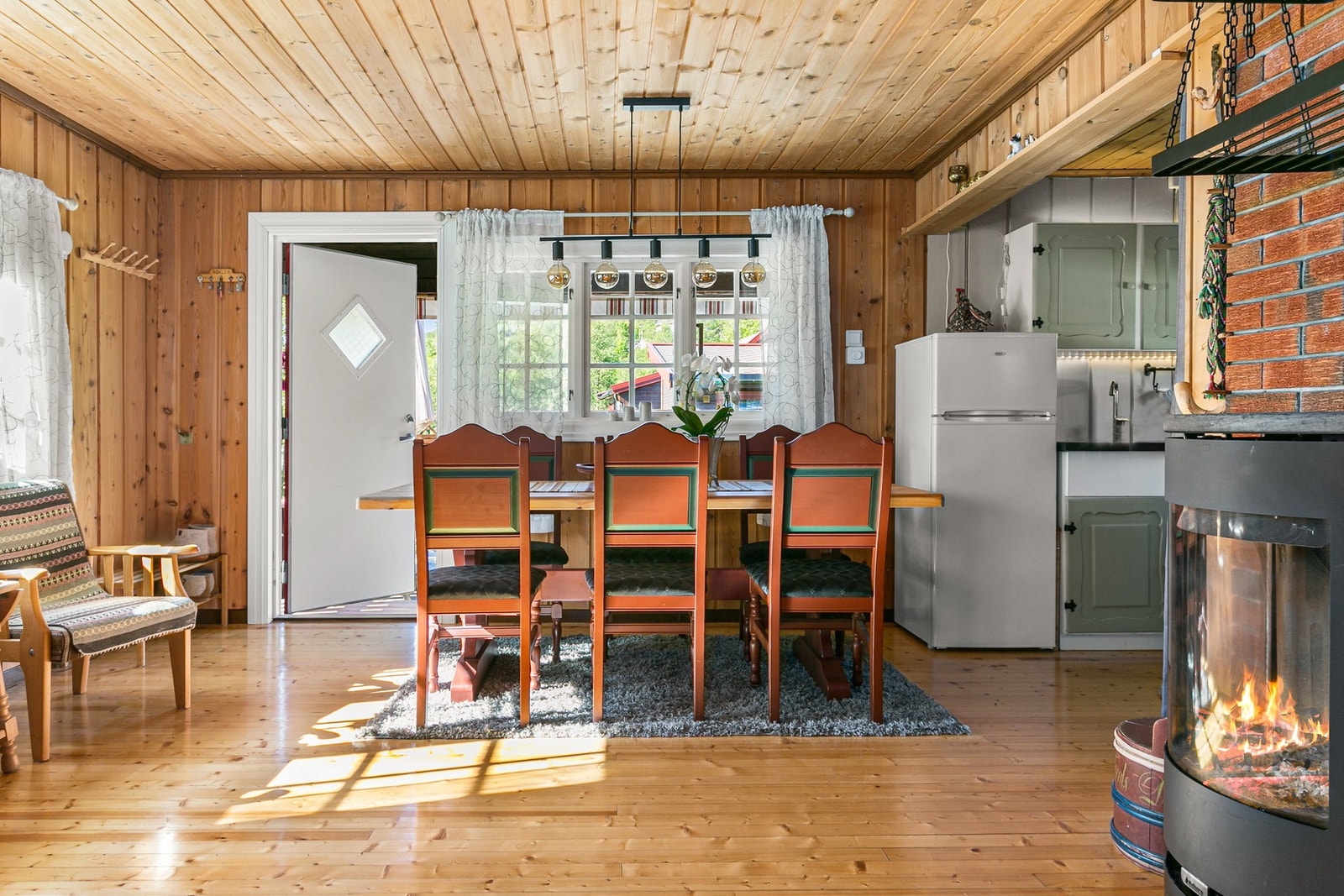 Inngangsparti inn fra terrassen. Galleribilde