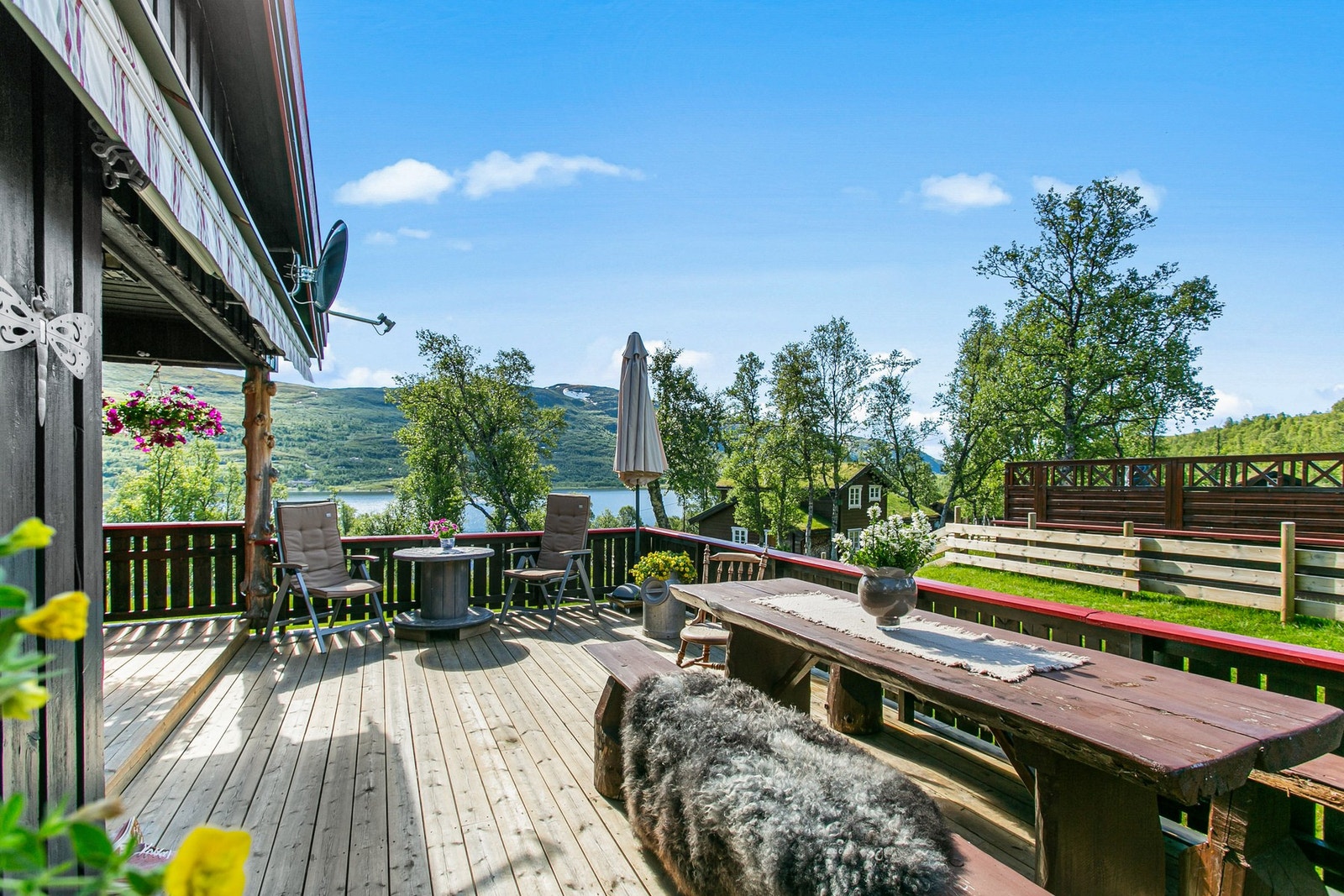 Stor solrik terrasse på 25m². Galleribilde