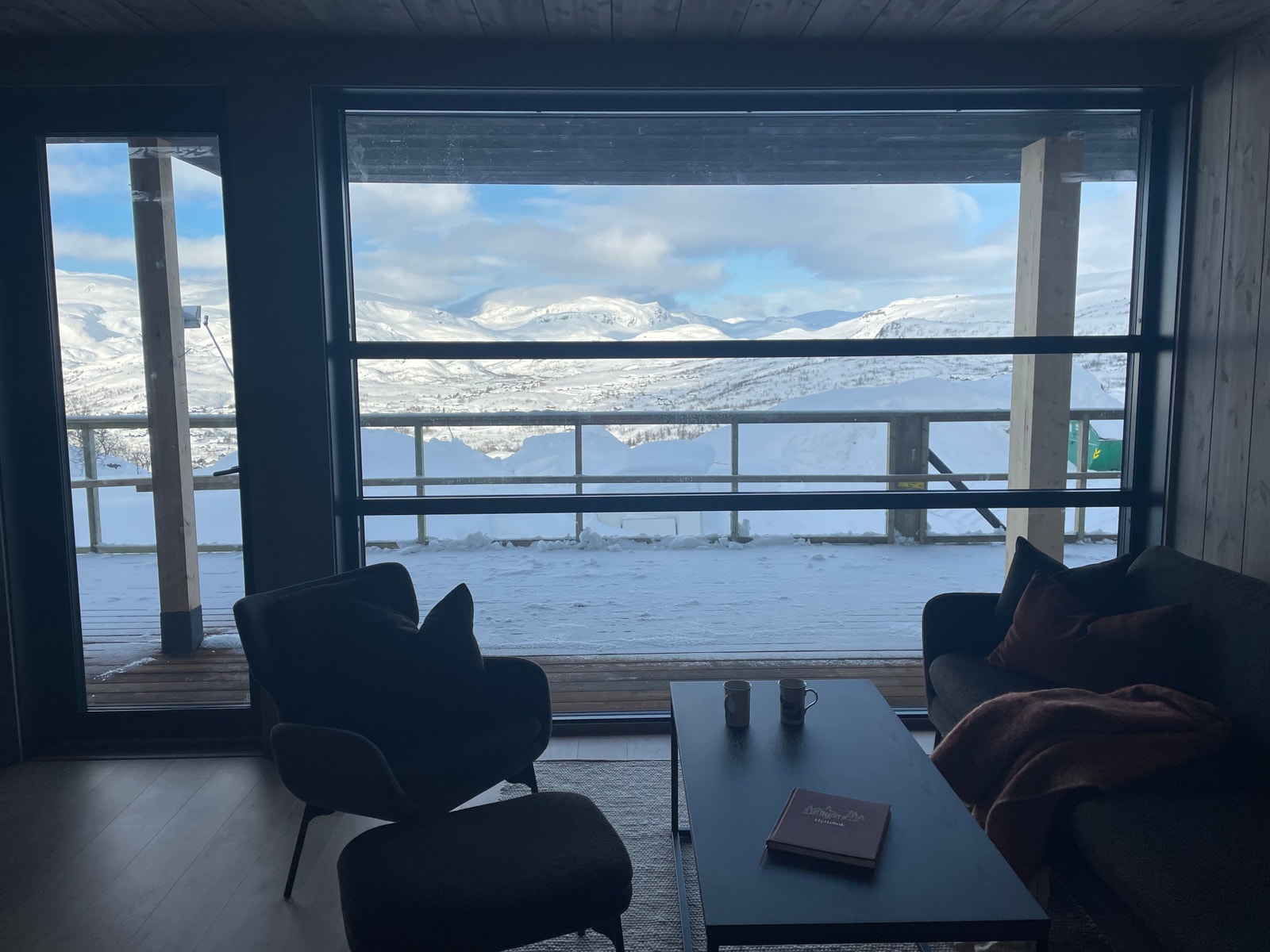 VINTERSTID er det også fantastisk utsikt mot vest Galleribilde