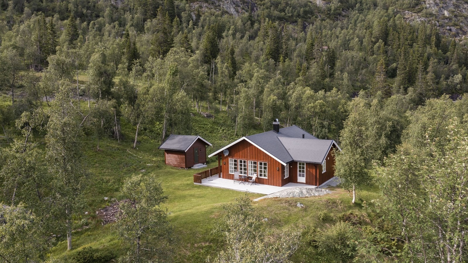 Her har du ditt eget lille tun med flott utsikt ned mot Rjukandalen og fjellene omkring. Galleribilde