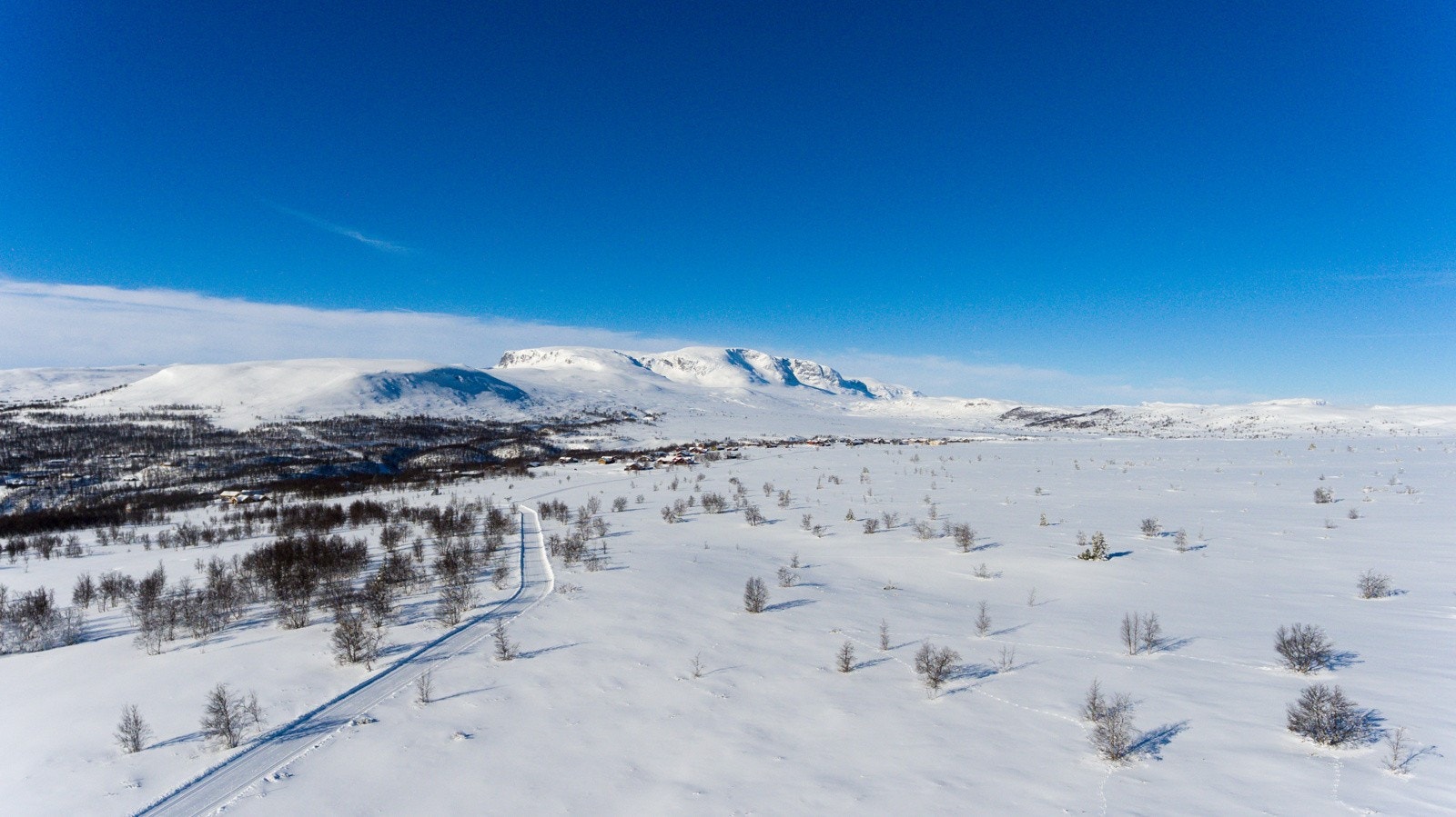 Noen minutter fra eiendommen, opp Blomsetlia, finner du nydelig skiløype med utsikt mot Hallingskarvet Galleribilde