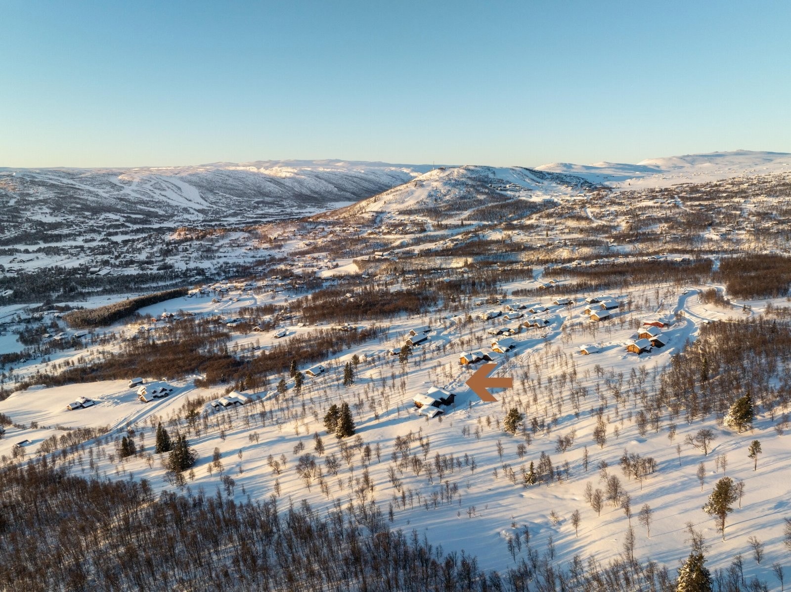 Solrik beliggenhet og nydelig utsikt mot både SkiGeilo Vestlia og Geilotoppen Galleribilde