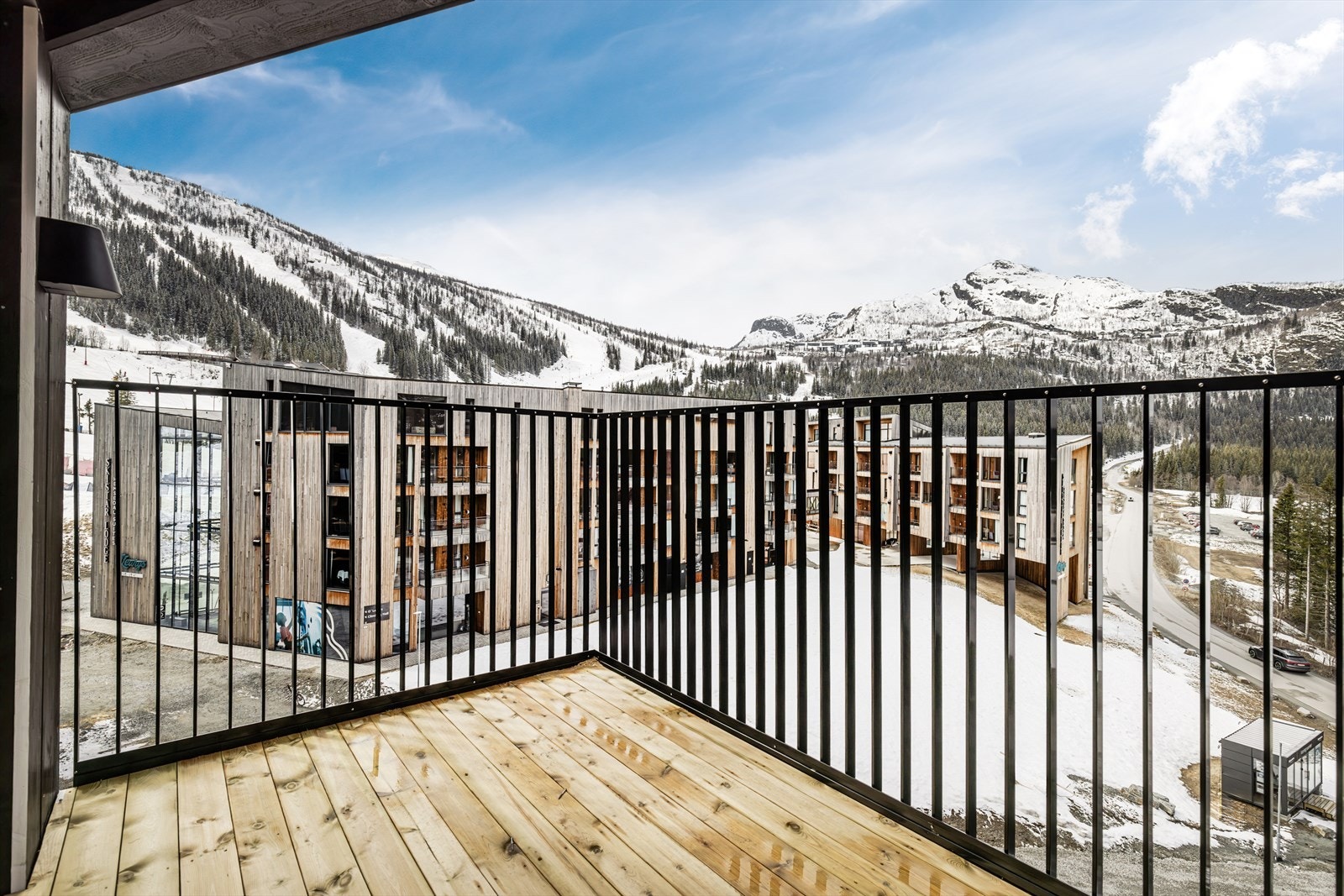 Utsikt mot Hemsedal Skisenter fra balkongen. Galleribilde