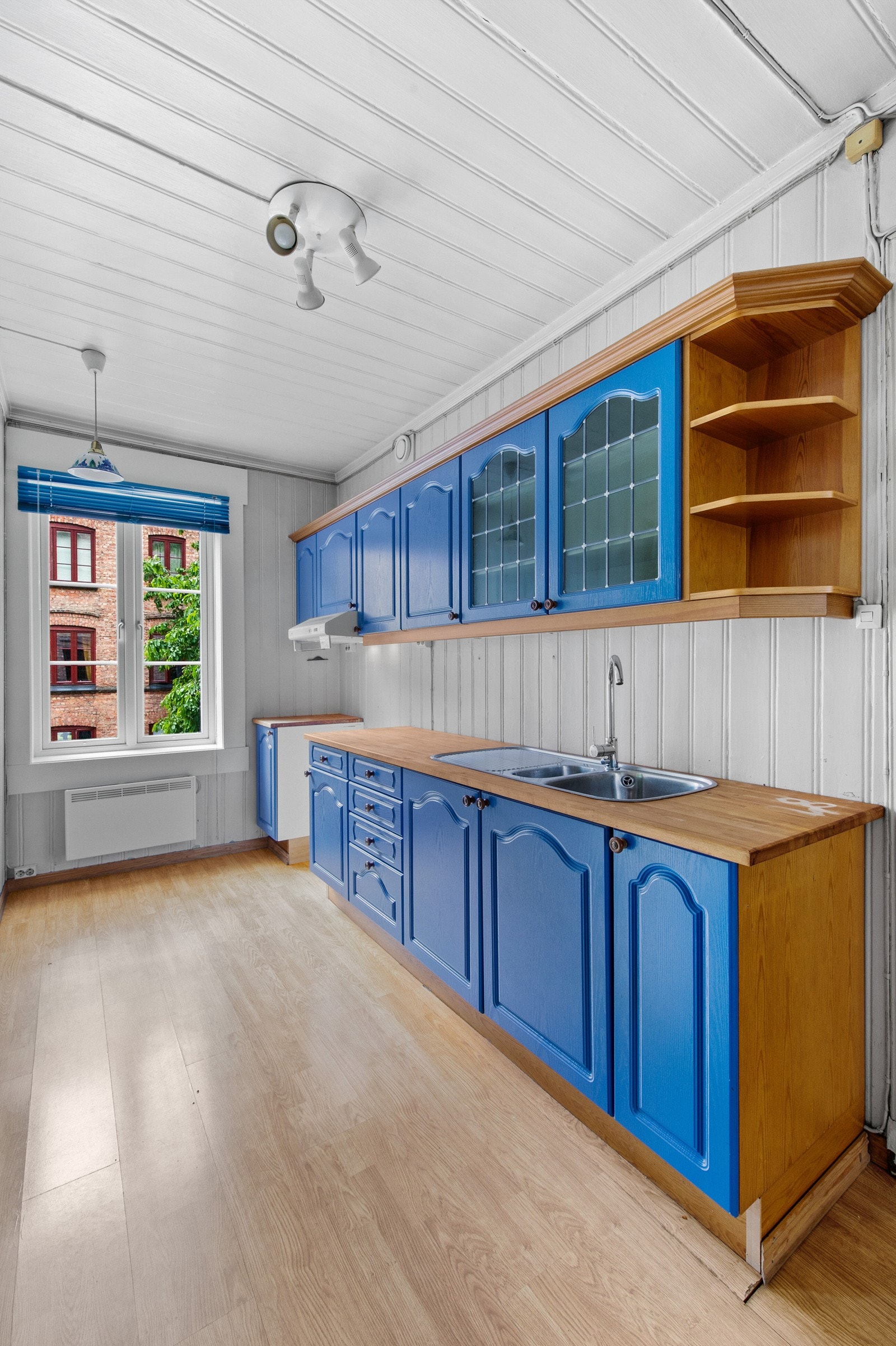 Vinduene ble byttet i 2019 i regi av borettslaget (tg1). Vinduene slipper inn rikelig med naturlig lys. Galleribilde