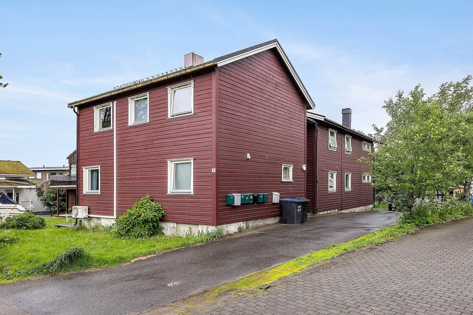 Dette er boligen for deg som drømmer om å bo i en leilighet det bare er å flytte rett i med gangavstand til sentrum. Vi sees på visning! Galleribilde