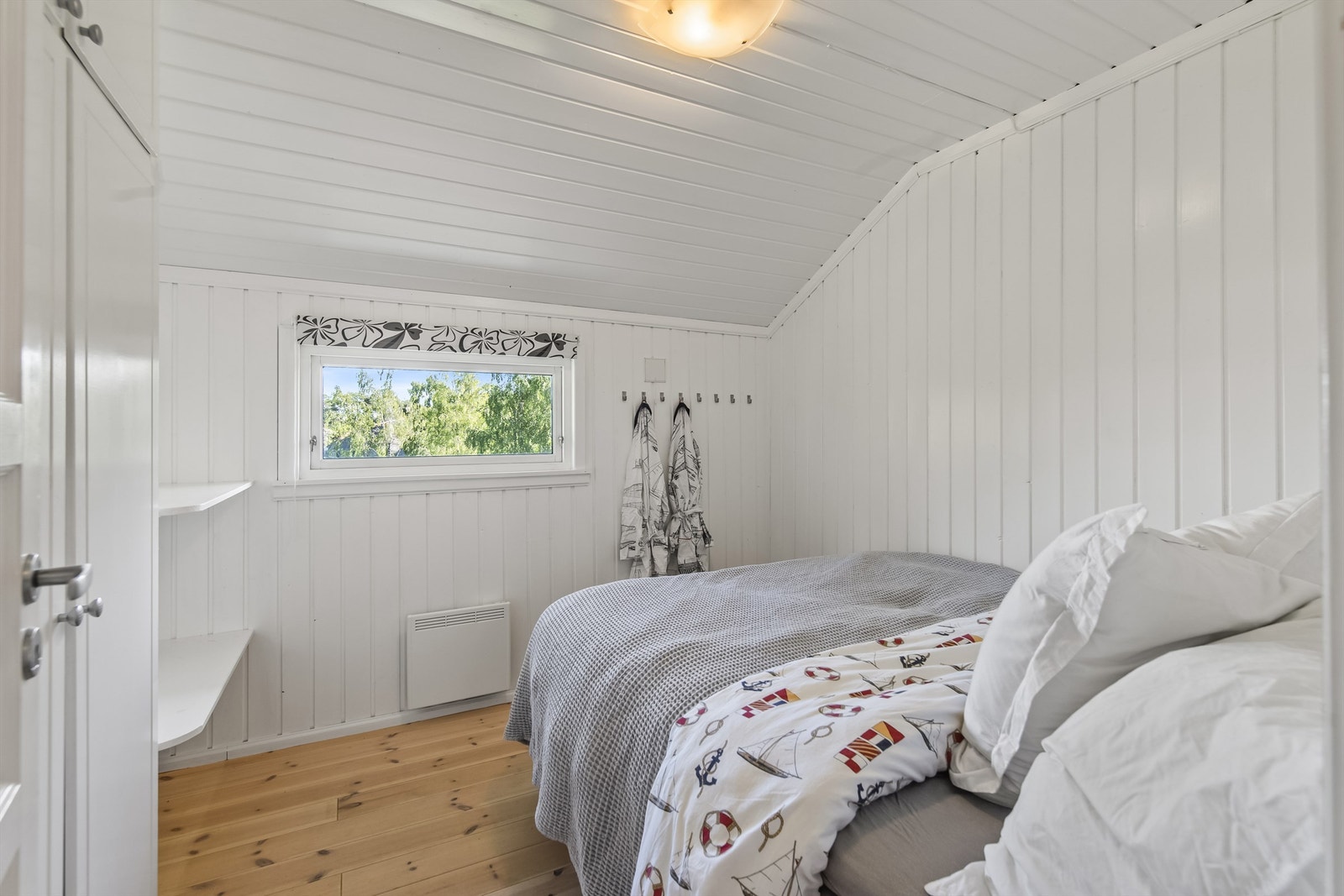 Hytta har en god og effektiv planløsning og rikelig med sengeplasser til storfamilien (totalt 12 sengeplasser i dag). Galleribilde