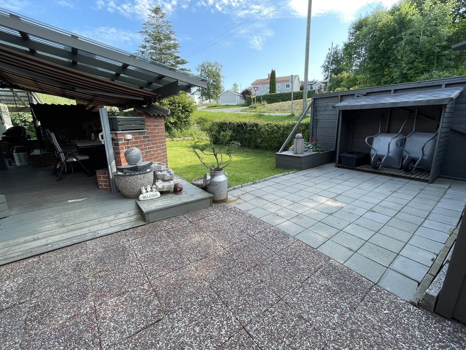 Adkomst til plen fra gardsrommet Galleribilde