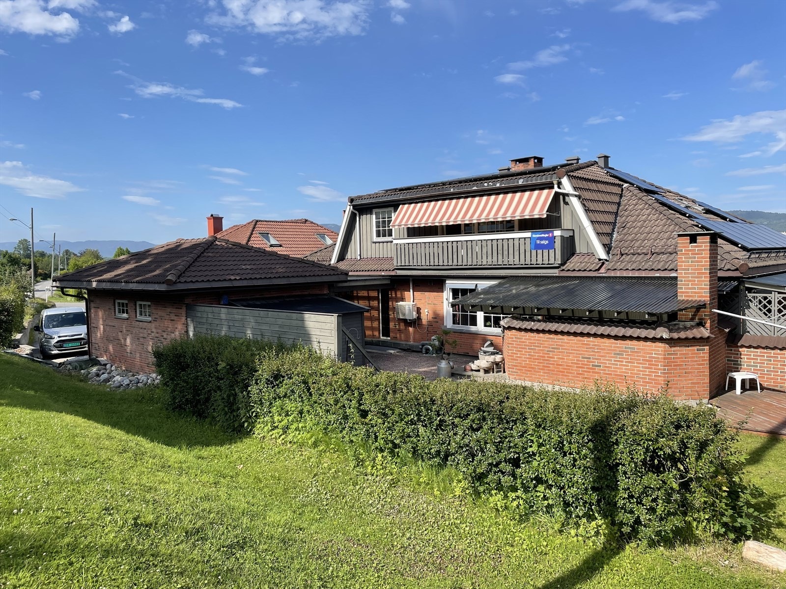 Boligen sett fra Hynivegen Galleribilde