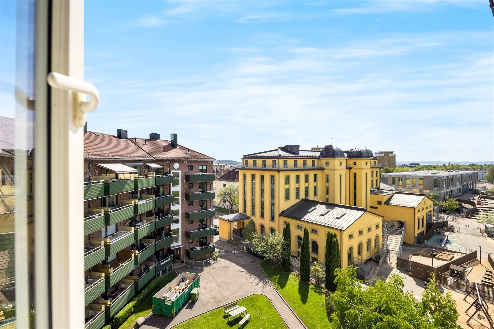 Leiligheten ligger i 6. etasje og byr på flott utsyn. Galleribilde