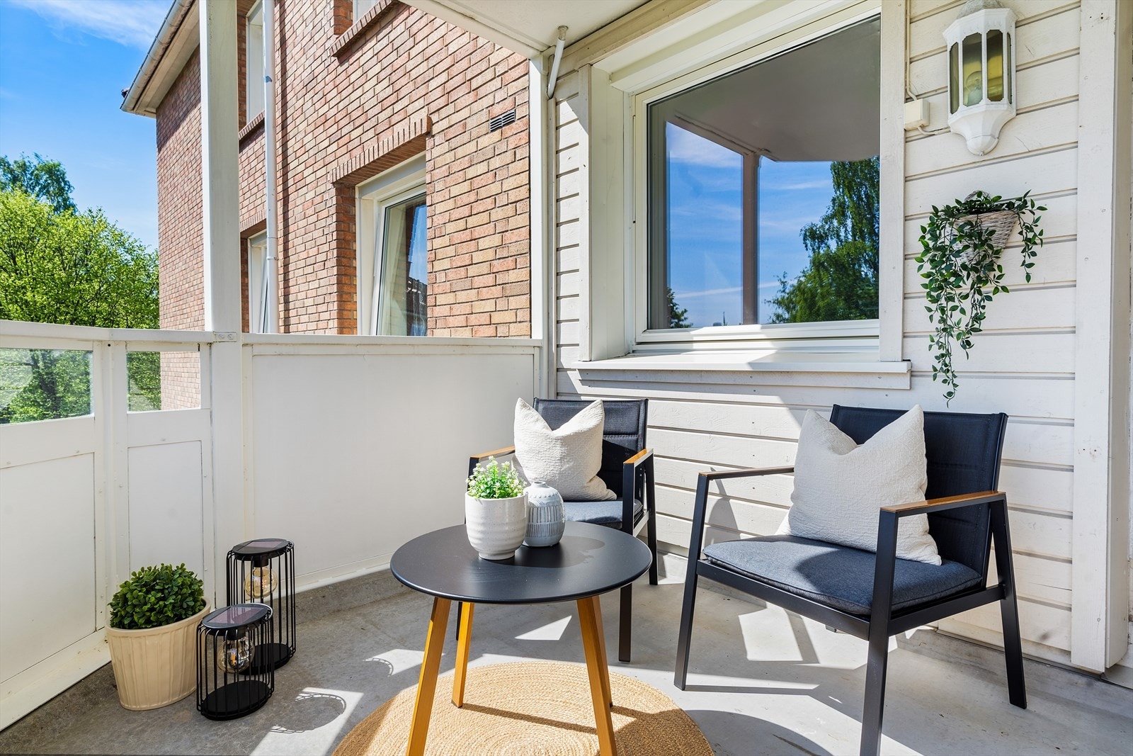 Fra stuen er det utgang til en herlig østvendt balkong på 7 m². Galleribilde