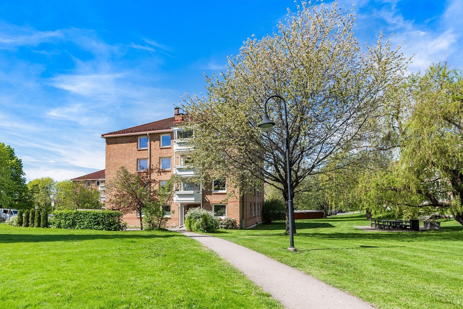 Teisen Park borettslag har særdeles pent opparbeidede fellesområder. De vedlikeholdes av gartnerfirmaet " Din Hage" og oppleves som en frodig og idyllisk park! Galleribilde