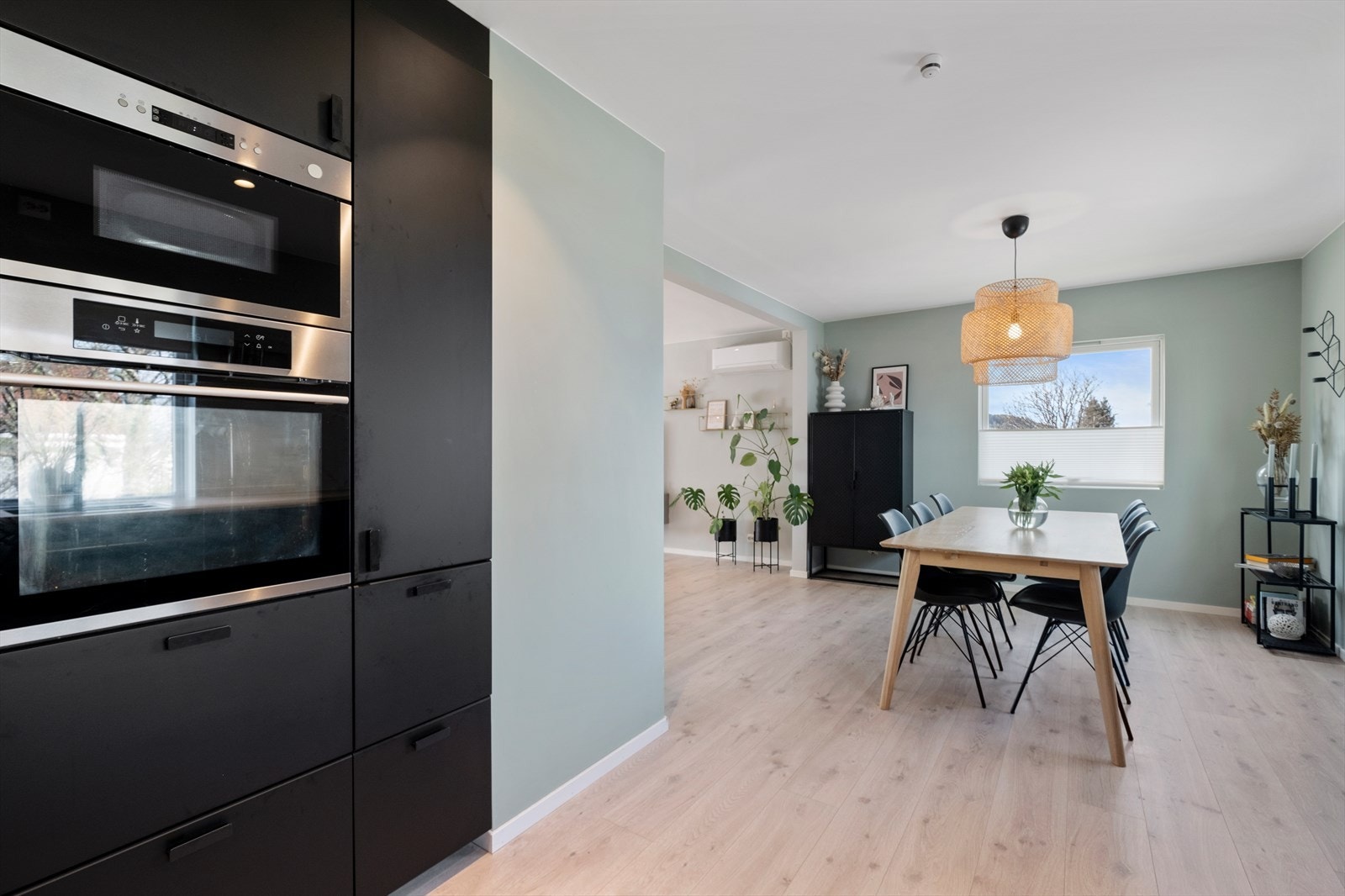 Åpen løsning mot stuen Galleribilde