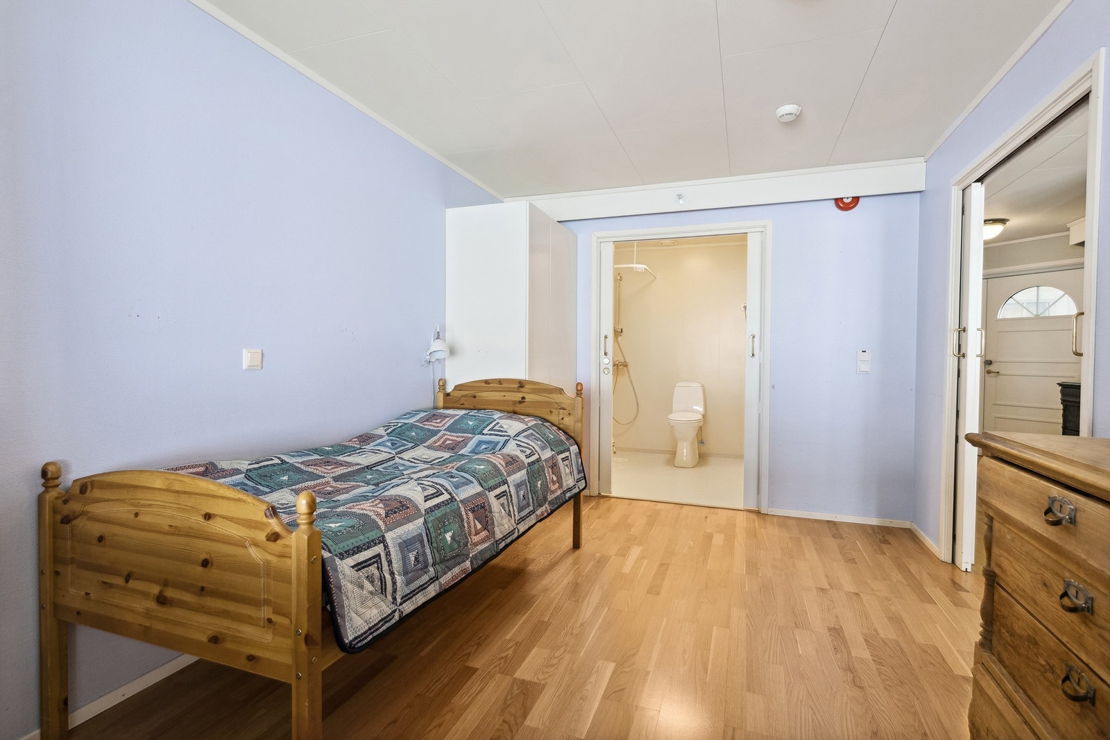 Soverommet har direkte adkomst til badet Galleribilde