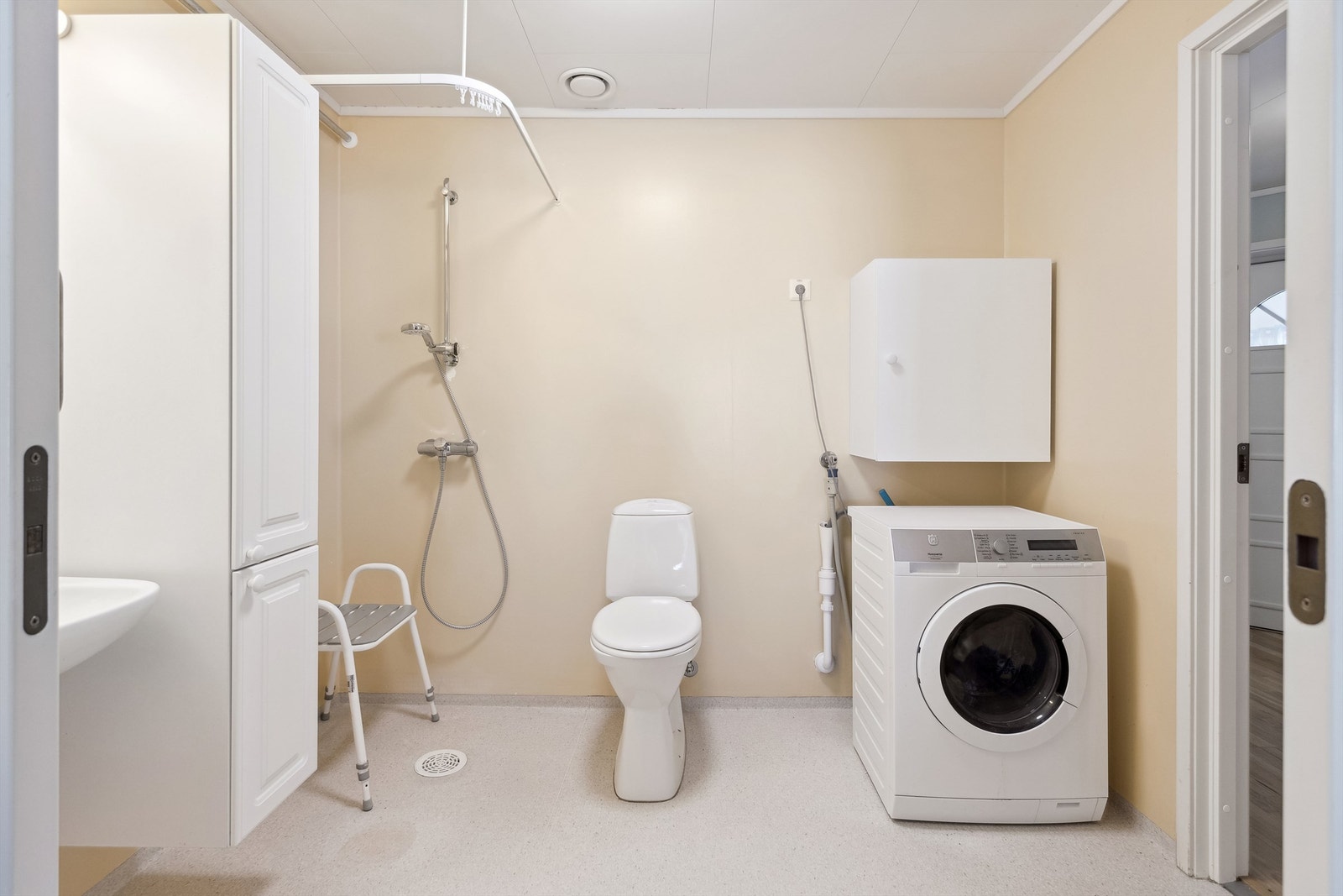 Badet har varmekabler Galleribilde