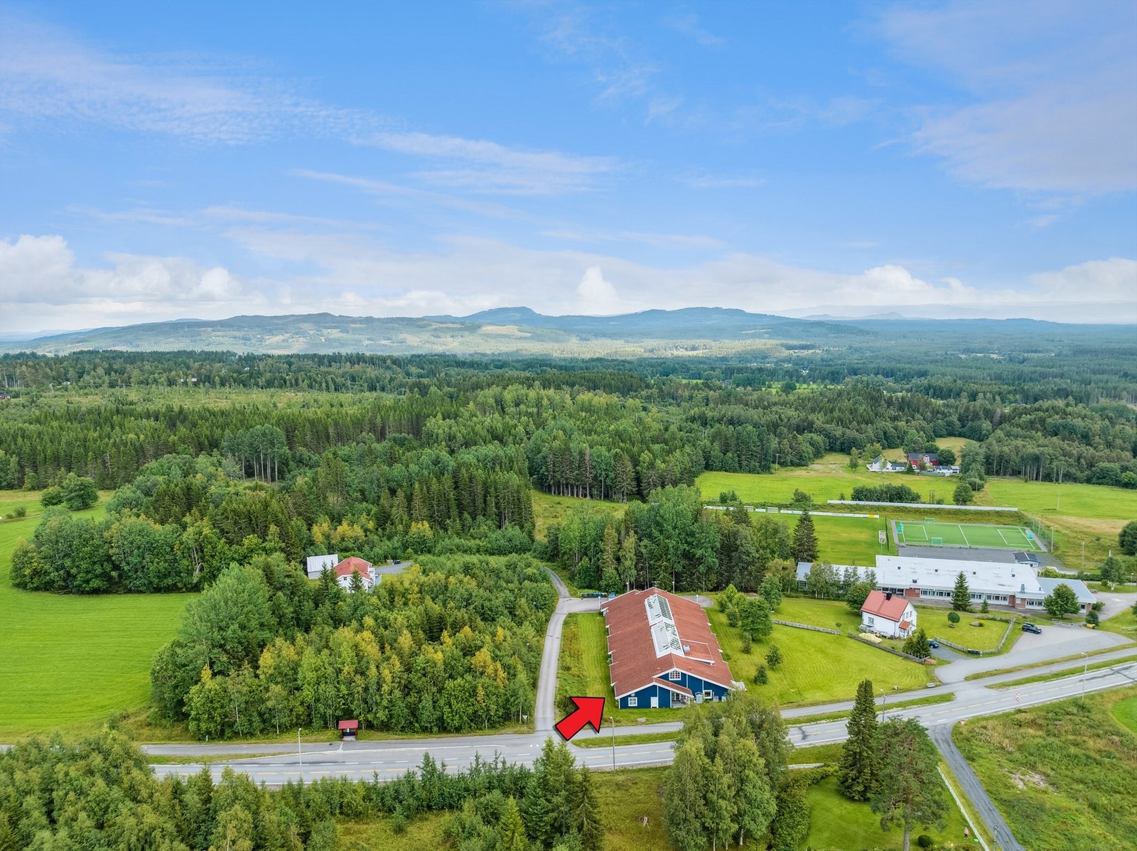 Almas veg ligger idyllisk til i Sørskogbygda Galleribilde