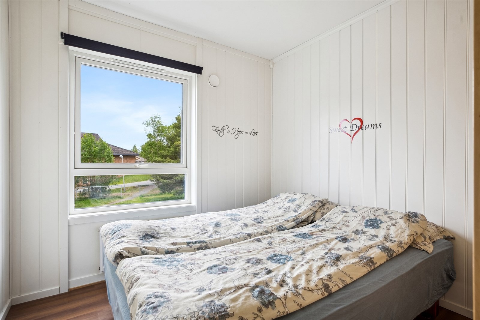 Leiligheten oppvarmes via radiatorer med vannbåren varme. Galleribilde