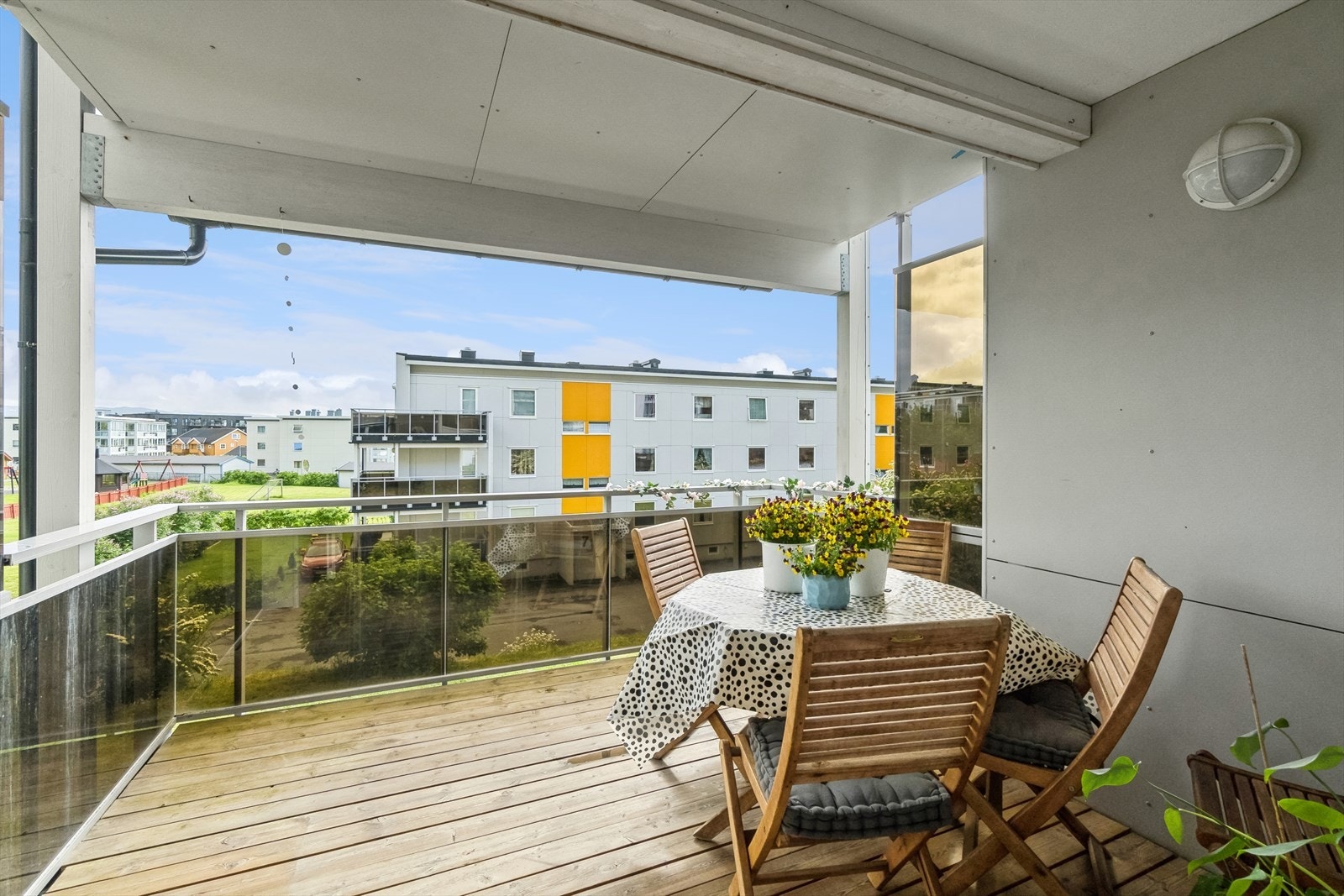 God plass til sittegruppe. Galleribilde