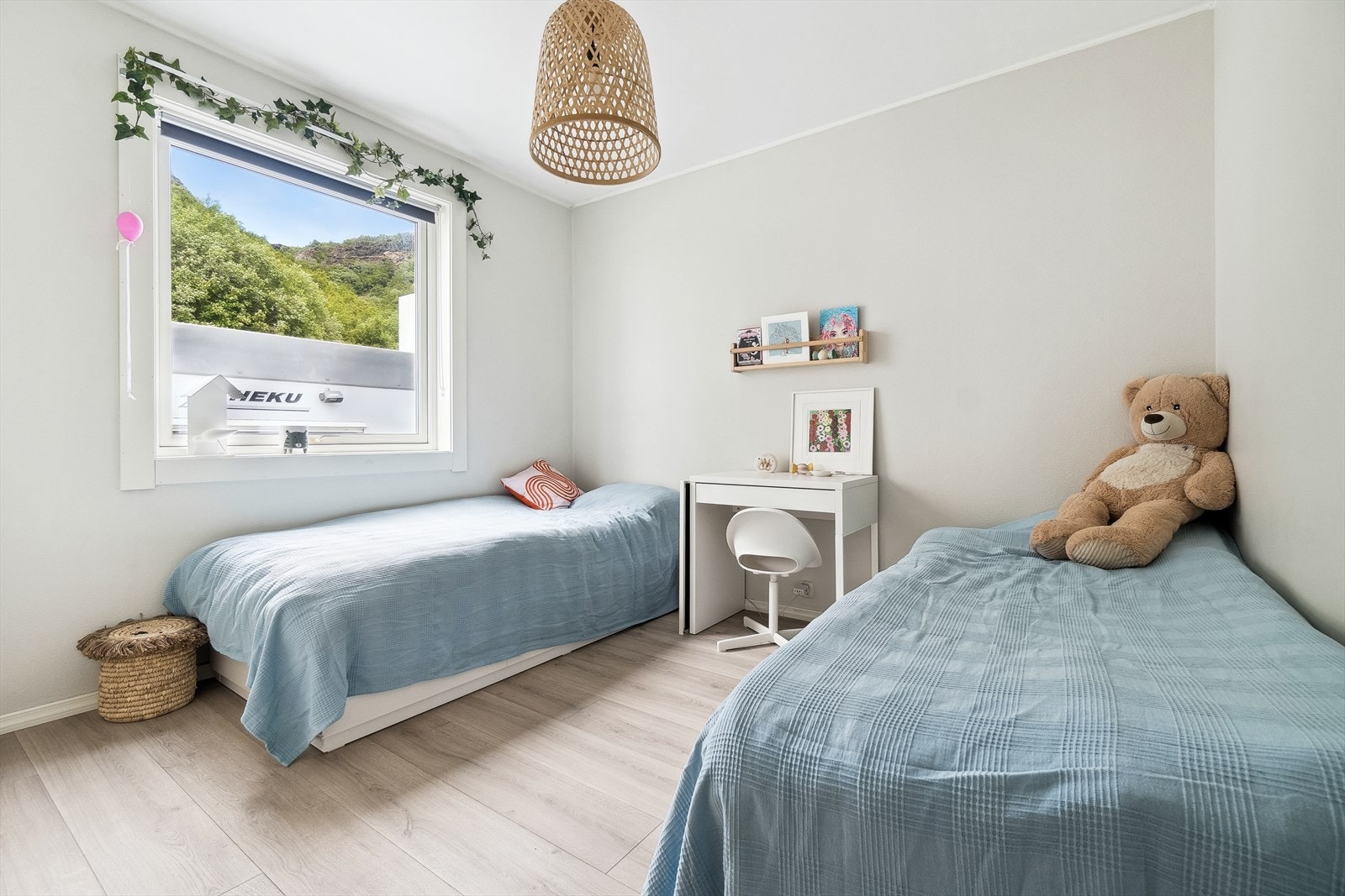 Soverom 1. Romslig soverom med god plass. Galleribilde