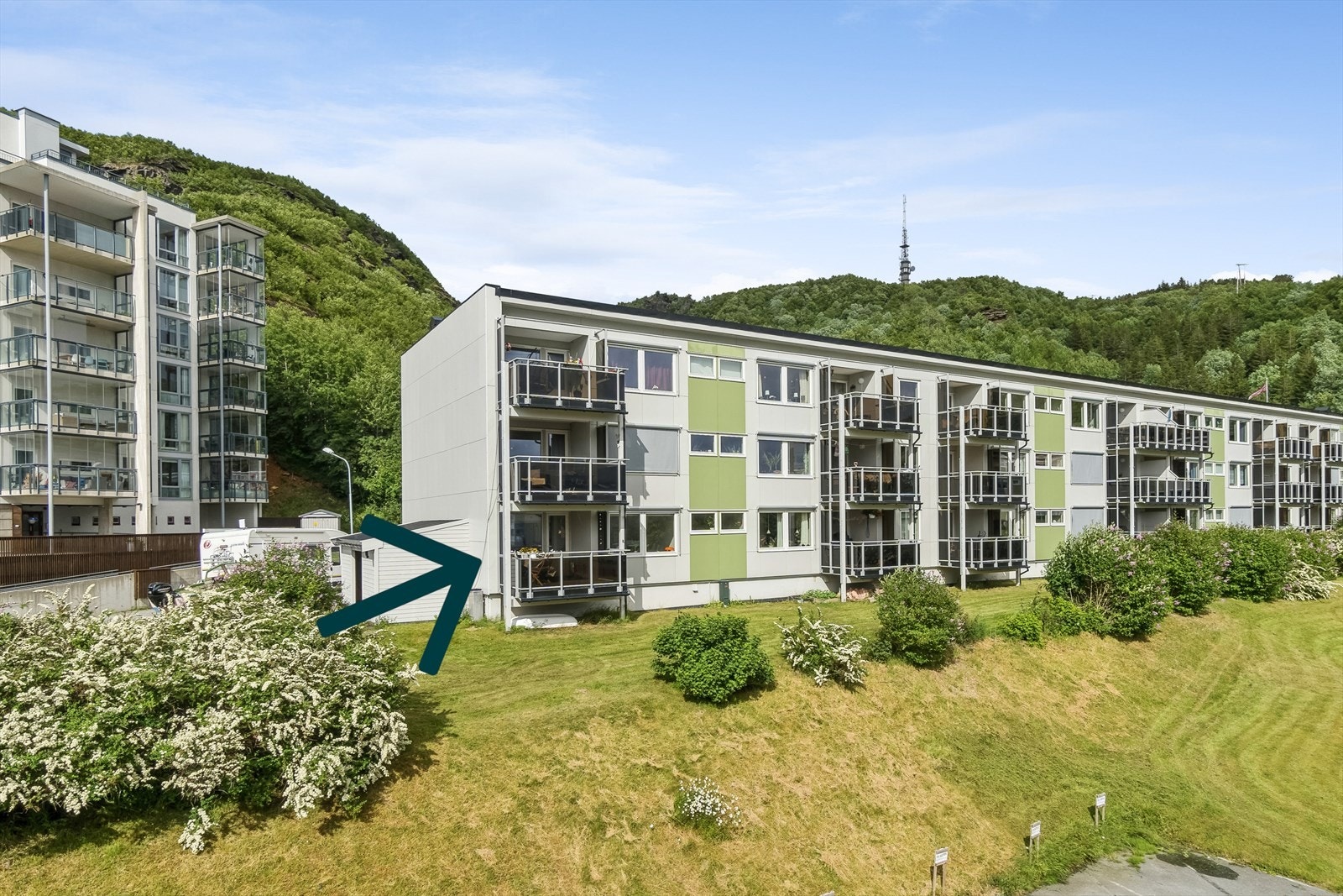 Velkommen til Leif Aunes vei 5A. En innbydende og flott 3-roms med beliggenhet på ende og i 1.etg. Galleribilde