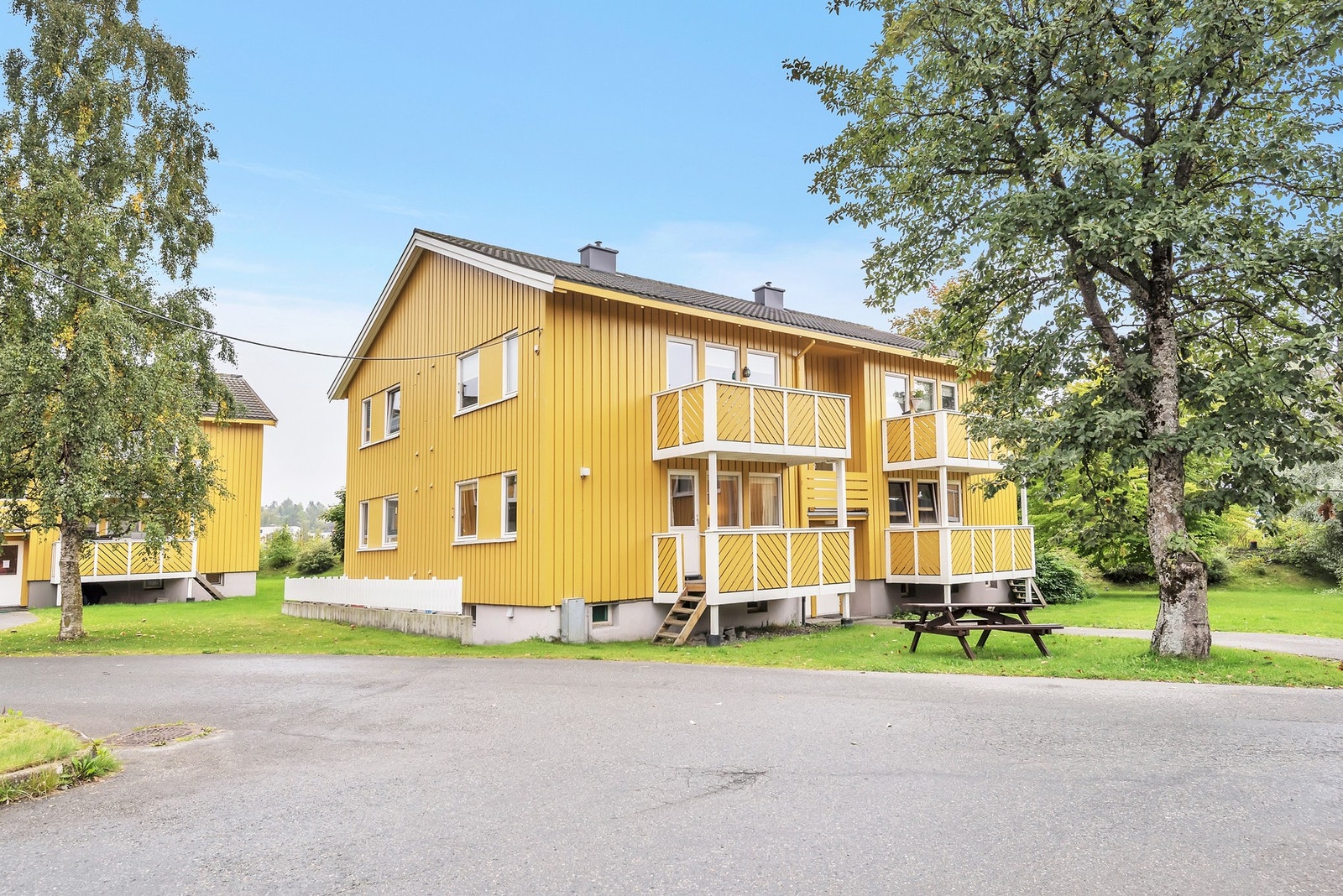 Eiendomsmegler Marianne K Vasiljevic ved Eiendomsmegler1 ønsker deg velkommen til Balders veg 1 C. Galleribilde