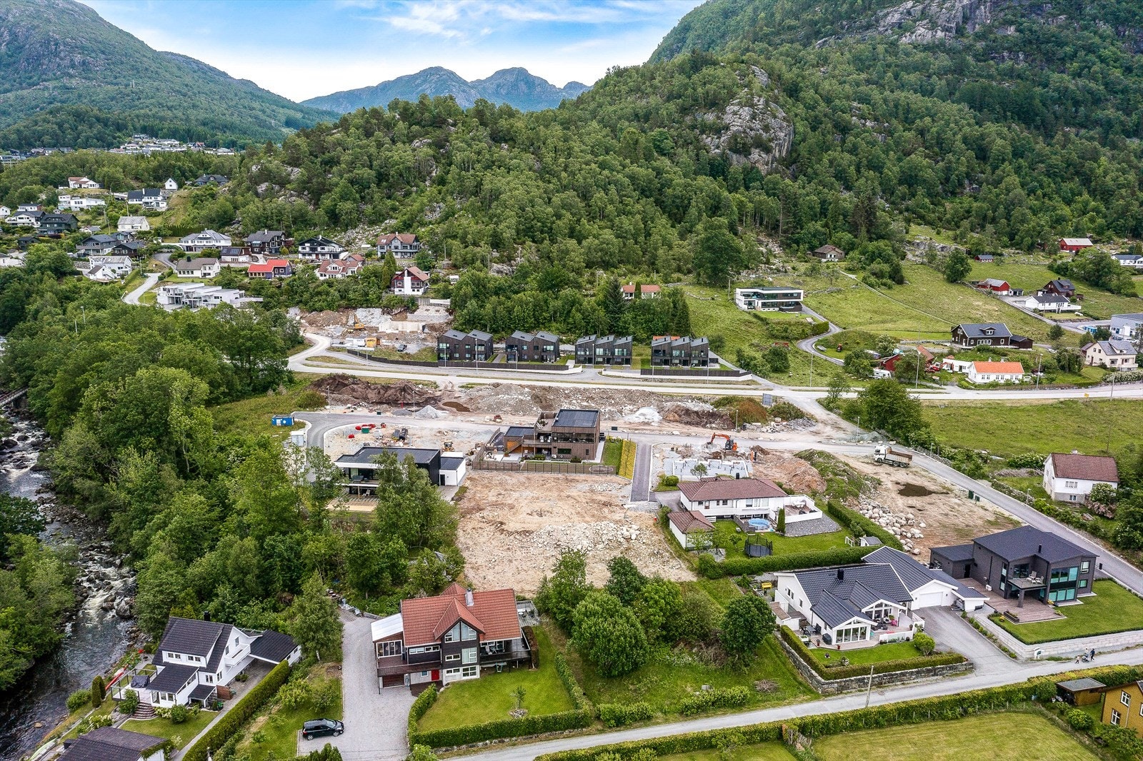 Visning ved selvsyn eller etter avtale med megler. Velkommen! Galleribilde