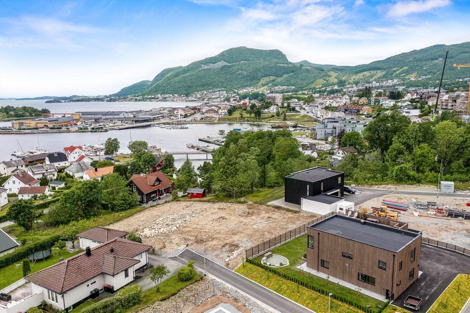 Vågen på Jørpeland har fått et stort løft den siste tiden med økt handel, restaurant, cafè og yrende båtliv. Galleribilde