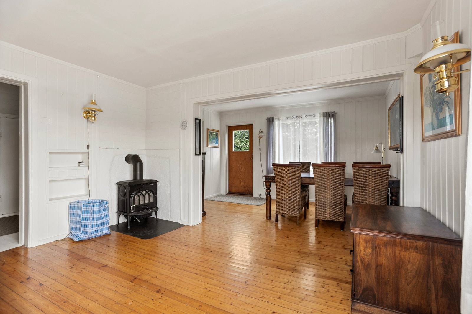 Oppvarming fra elektrisitet og vedfyring. Galleribilde